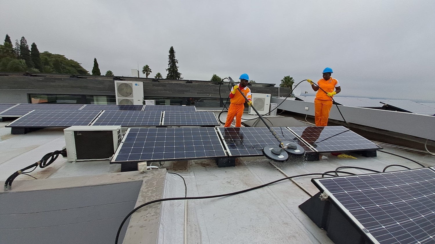 solar panel cleaning services dubai by DubaiBestClean (1)