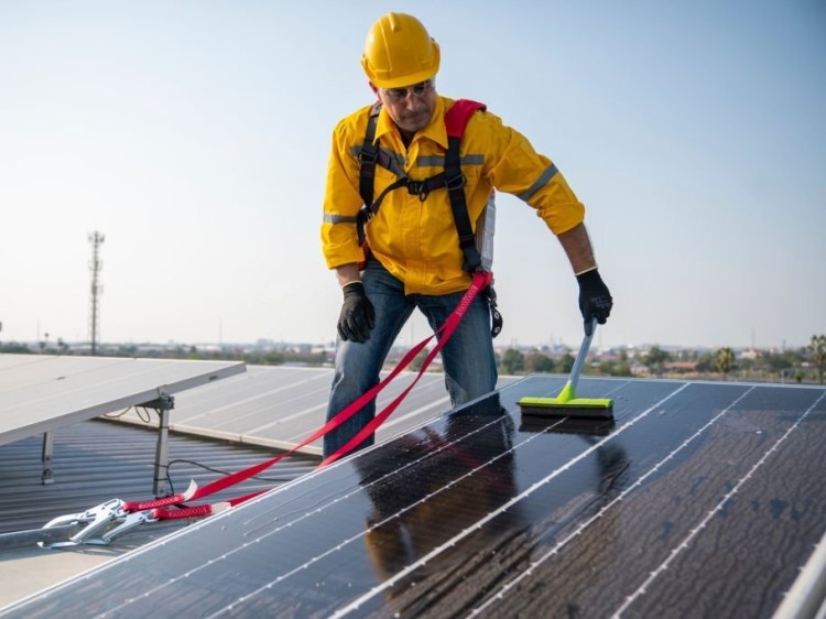 solar panel cleaning services dubai by DubaiBestClean (4)
