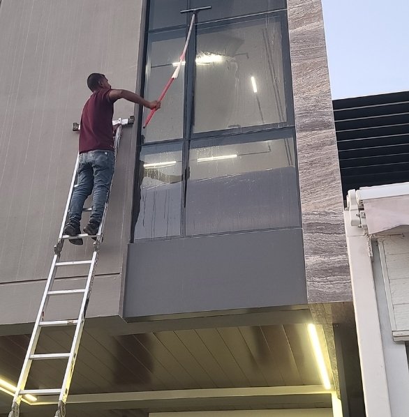 COMMERCIAL DEEP CLEANING