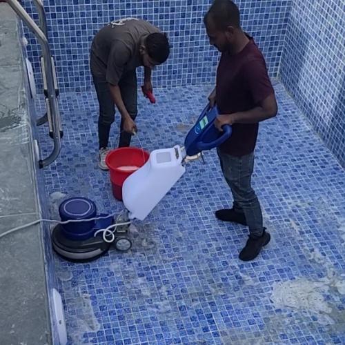 SWIMMING POOL CLEANING SERVICES