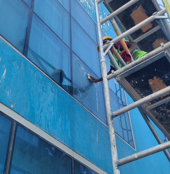 COMMERCIAL DEEP CLEANING